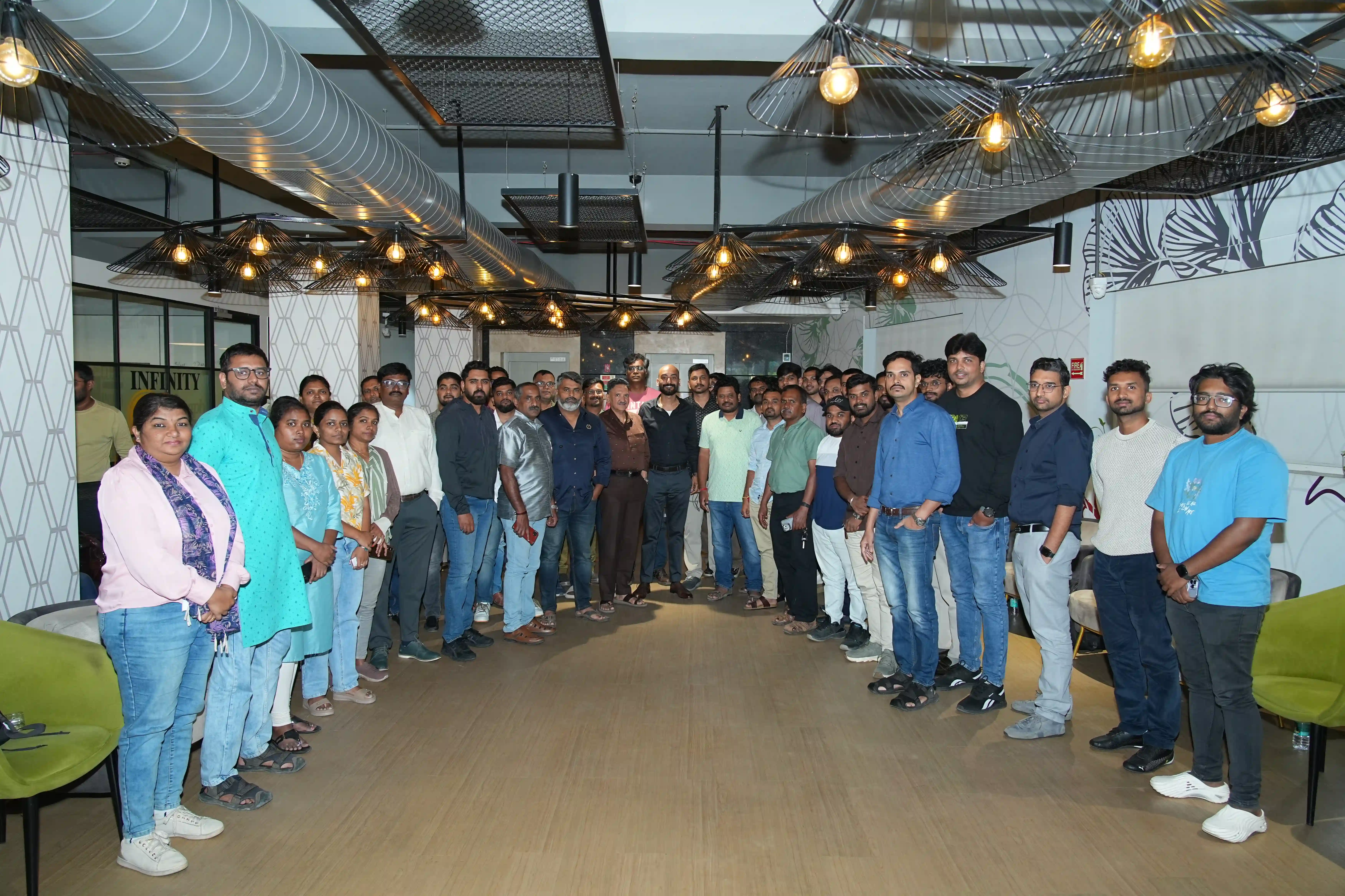 AuctionDunia Coffee Meet in Bengaluru — buyers and investors gathered around the table